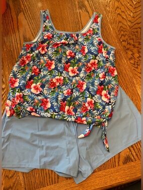 Plus Size Hibiscus Floral Tankini Top with Light Blue Swim Shorts Size 3X NEW